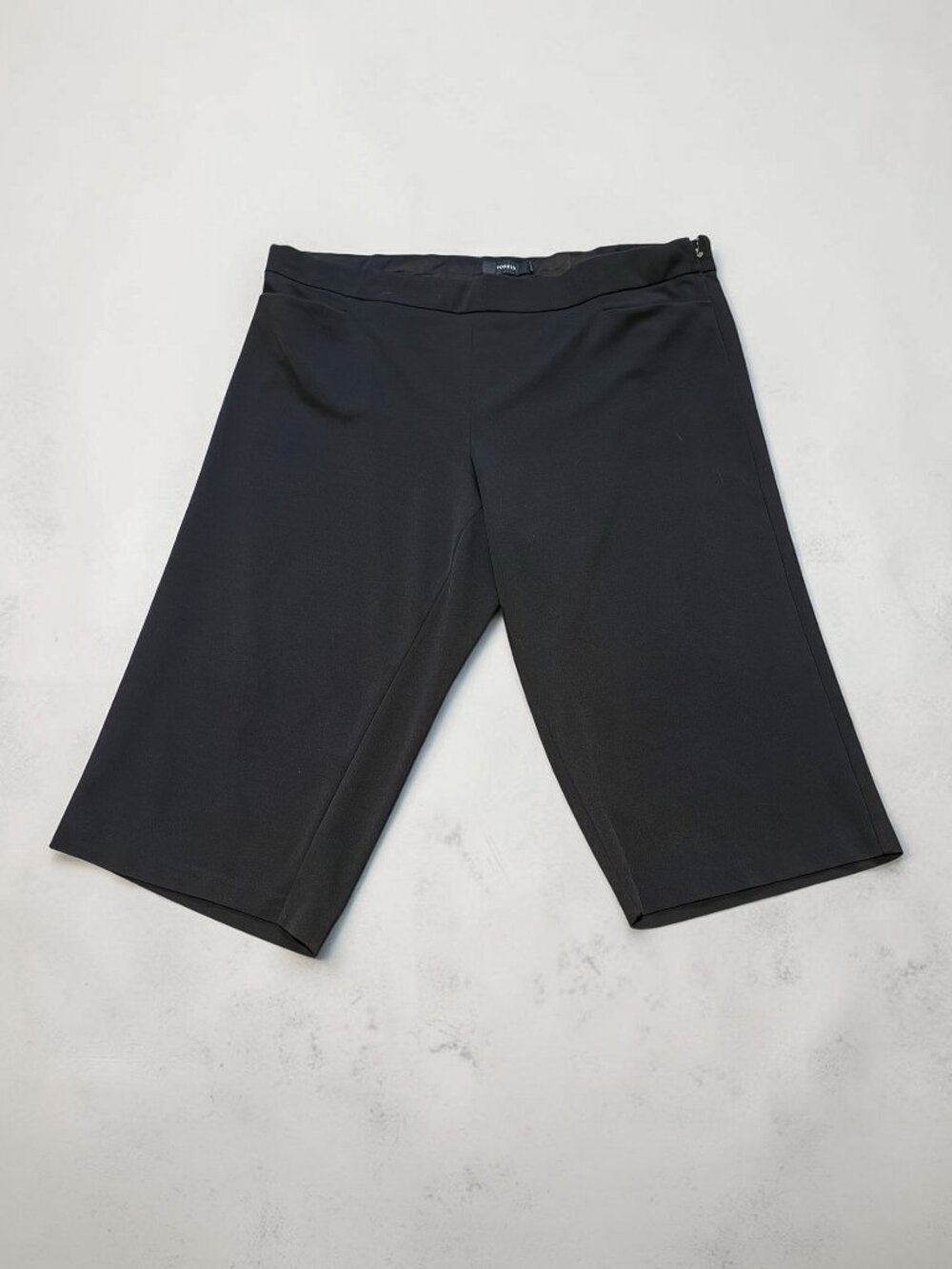 Torrid Black Cropped Side-Zip Pants Size 26